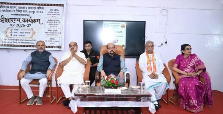 वर्तमान पर फोकस करें, निरंतर सीखते रहें और समाज के लिए योगदान दें- डेका