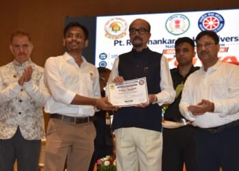 रविवि में ‘नशा मुक्त युवा-विकसित भारत’ अभियान का समापन, राज्यपाल रमेन डेका ने युवाओं को दिलाई शपथ