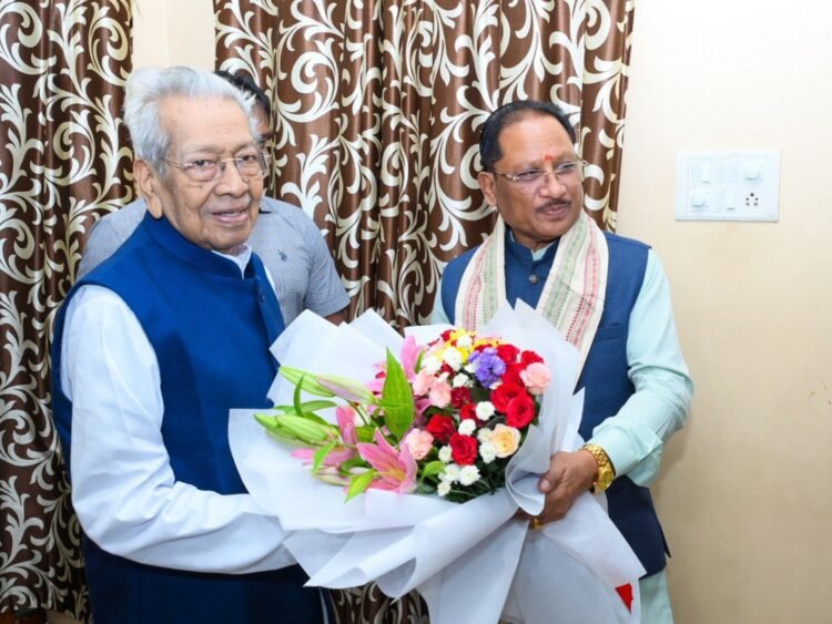 मुख्यमंत्री साय ने छत्तीसगढ़ के पूर्व राज्यपाल विश्वभूषण हरिचंदन से की सौजन्य भेंट