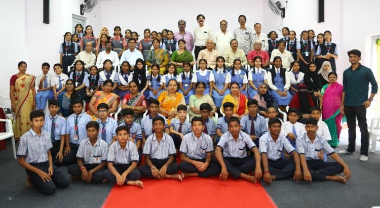 एनएमडीसी द्वारा सरकारी विद्यालयों के विद्याथियों के लिए हिंदी निबंध लेखन एवं हिंदी वाक् प्रतियोगिताओं का आयोजन