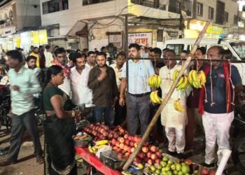 नवीन बाजार में अतिक्रमण पर नगर पालिका की सख्ती, चिन्हांकित स्थल से बाहर व्यवसाय करने वालों को दी समझाइश