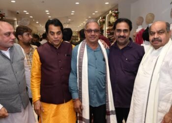 पंडरी टेक्सटाइल मार्केट में ‘आनंदम’ नवीन प्रतिष्ठान का शुभारंभ, विधायक पुरन्दर मिश्रा ने दी शुभकामनाएं