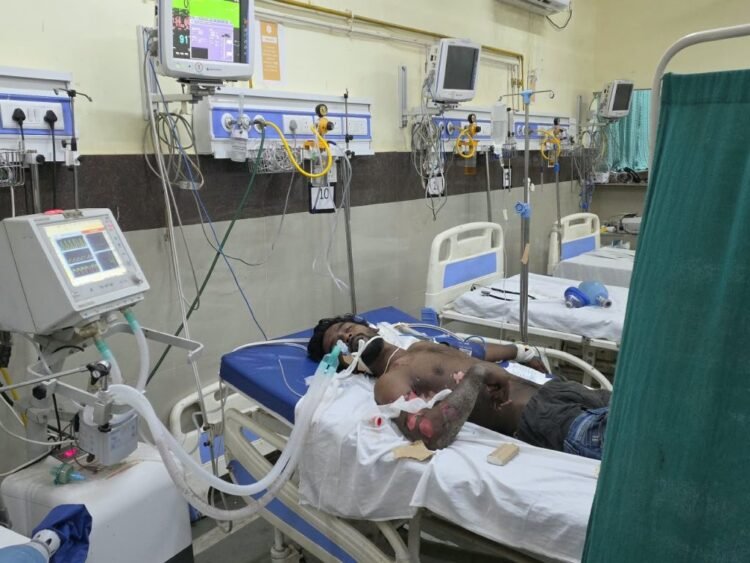 जन्माष्टमी पर दर्दनाक हादसा, मटकी बांधते हाईटेंशन तार से झुलसा युवक