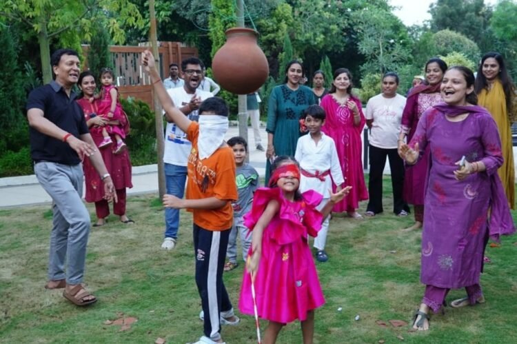 सांसद बृजमोहन अग्रवाल के निवास पर धूमधाम से मनी श्रीकृष्ण जन्माष्टमी, नन्हे-मुन्नों ने फोड़ी मटकी