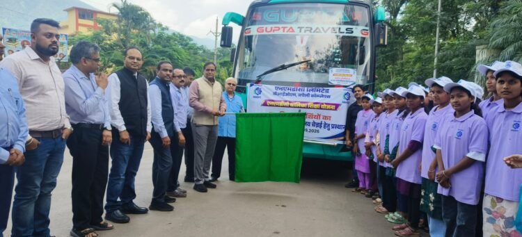 बस्तर की बेटियों को मिला नर्सिंग का सुनहरा अवसर, 18 छात्राओं का पहला बैच चेन्नई रवाना