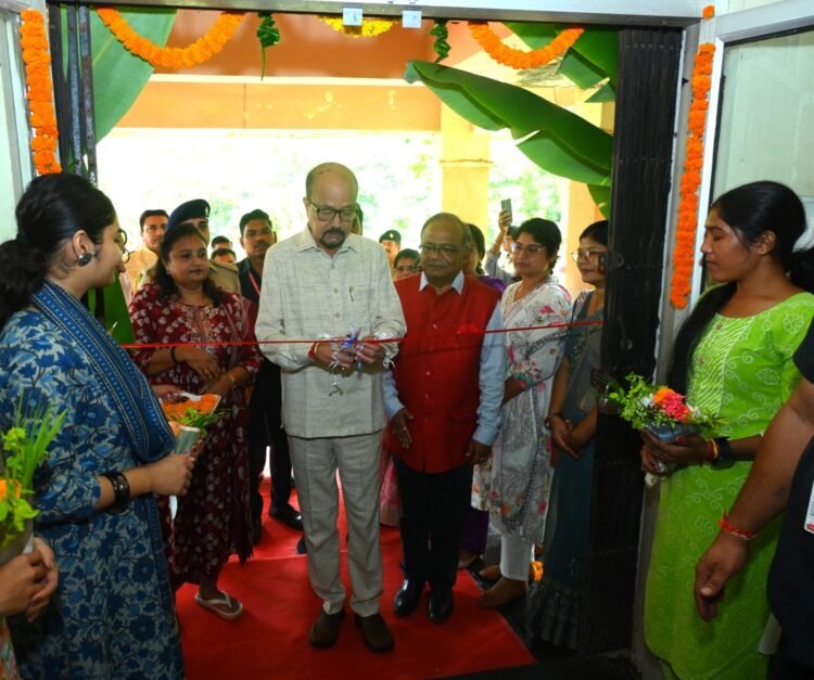 राज्यपाल ने कुशाभाऊ ठाकरे पत्रकारिता एवं जनसंचार विश्वविद्यालय में कन्या छात्रावास, मेधा एआई एवं मीडिया शोध केंद्र का किया शुभारंभ
