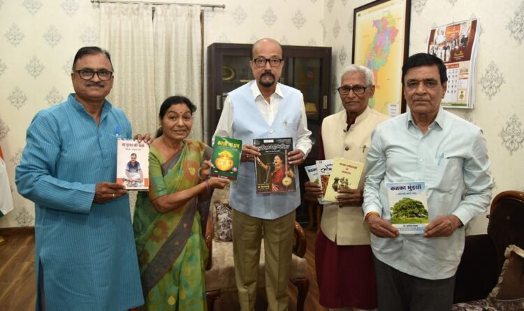 छत्तीसगढ़ी को आठवीं अनुसूची में शामिल कराने के लिए सकारात्मक पहल, राज्यपाल डेका से छत्तीसगढ़ी भाषाविदों ने की भेंट
