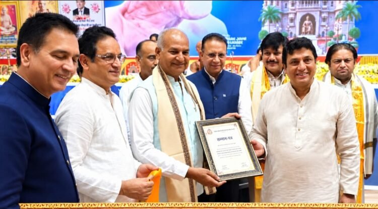 मुनि पुंगव श्री सुधासागर जी के सान्निध्य में प्रदीप कासलीवाल की स्मृति में भव्य शिक्षक सम्मान समारोह