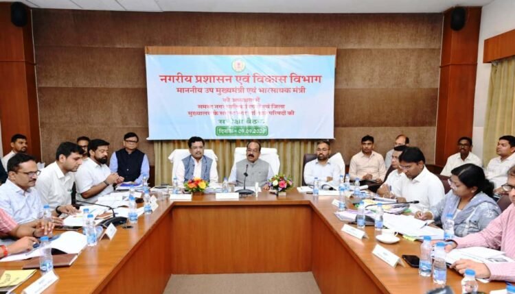 अरुण साव ने नगर निगमों और निकायों के कामकाज की समीक्षा की, जल संकट से निपटने दीर्घकालिक योजना पर जोर