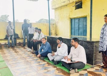 बोदली में कलेक्टर एवं सीईओ जिला पंचायत ने प्रशिक्षणार्थियों से की मुलाकात, स्वरोजगार के लिए प्रशिक्षण का अधिकतम लाभ लेने किया प्रेरित