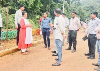 फरसपाल एवं बारसूर के पर्यटन स्थलों का कलेक्टर ने किया निरीक्षण, सुविधाओं के विस्तार एवं व्यवस्थाओं में सुधार के दिए निर्देश