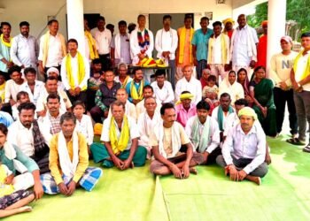 किसानों की खुशहाली के लिए राजा खड़ग राज कुमार सिंह ने सुतियापाट में की पूजा अर्चना