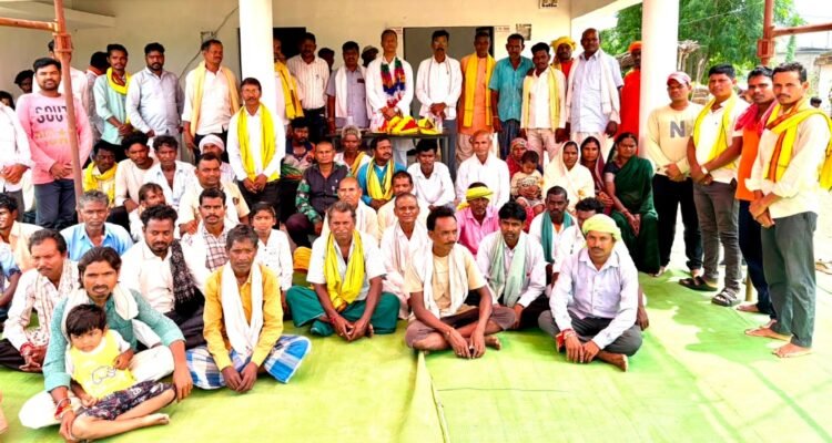 किसानों की खुशहाली के लिए राजा खड़ग राज कुमार सिंह ने सुतियापाट में की पूजा अर्चना