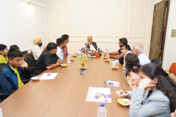 जूनियर नेशनल स्विमिंग चैंपियनशिप में छत्तीसगढ़ के तैराकों ने लहराया परचम, सांसद बृजमोहन अग्रवाल ने पदक विजेताओं का किया सम्मान