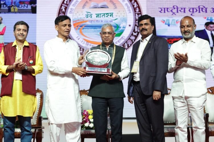 इंडियन बैंक राजभाषा कीर्ति पुरस्कार से सम्मानित, नवी मुंबई में छठे अखिल भारतीय राजभाषा सम्मेलन एवं हिंदी दिवस समारोह में मिला सम्मान