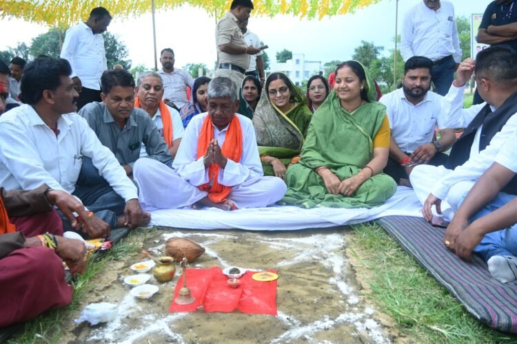 भैयाथान क्षेत्र में 34 करोड़ से अधिक के सड़क विकास कार्यों की मंत्री लक्ष्मी राजवाड़े ने दी सौगात
