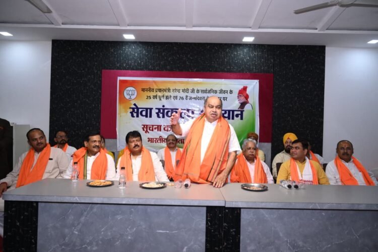 वृद्धजनों के बीच सेवा-संवेदना के साथ मनाया प्रधानमंत्री नरेंद्र मोदी का जन्मदिवस : पुरन्दर मिश्रा