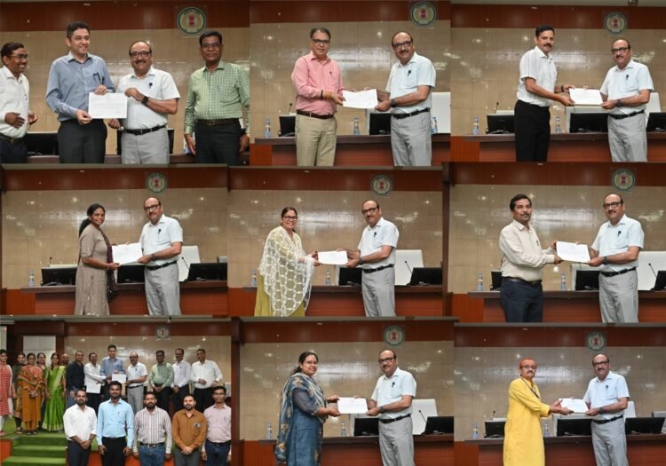 मुख्य सचिव ने ई-ऑफिस एवं समयबद्ध उपस्थिति में उत्कृष्ट प्रदर्शन करने वालों को किया सम्मानित