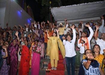 पंडरिया में विधायक भावना बोहरा ने जलाया 21 हजार ‘आशीर्वाद का दीया’, प्रधानमंत्री नरेंद्र मोदी  के सेवा और समर्पण के संकल्प के प्रति कृतज्ञता व्यक्त की