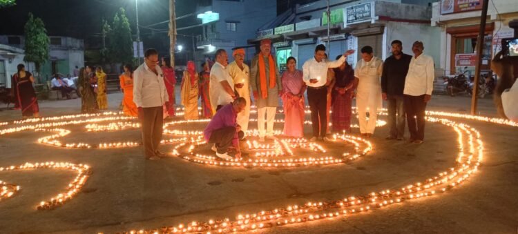 जामुल में उत्साह से मनाया गया ‘आशीर्वाद का दीया उत्सव’, सार्वजनिक स्थलों पर हुआ दीप प्रज्वलन