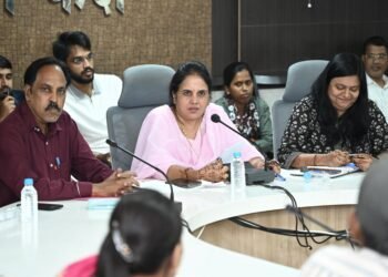 नगर निगम की राजस्व समीक्षा बैठक में महापौर मीनल चौबे के सख्त निर्देश, गलत तरीके से नहीं होगी कर वसूली