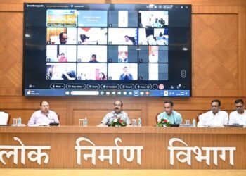 बारिश में खराब सड़कों पर उप मुख्यमंत्री अरुण साव ने जताई नाराजगी, 15 अक्टूबर तक सुधारने के दिए निर्देश