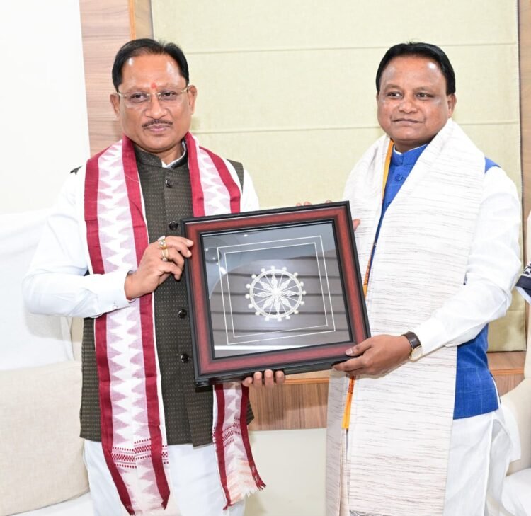 सीएम साय ने ओडिशा सीएम मोहन माझी से की मुलाकात, विभिन्न मुद्दों पर चर्चा