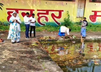 सेवा ही संकल्प एवं स्वच्छता ही सेवा अभियान के तहत तालाबों में विशेष सफाई अभियान