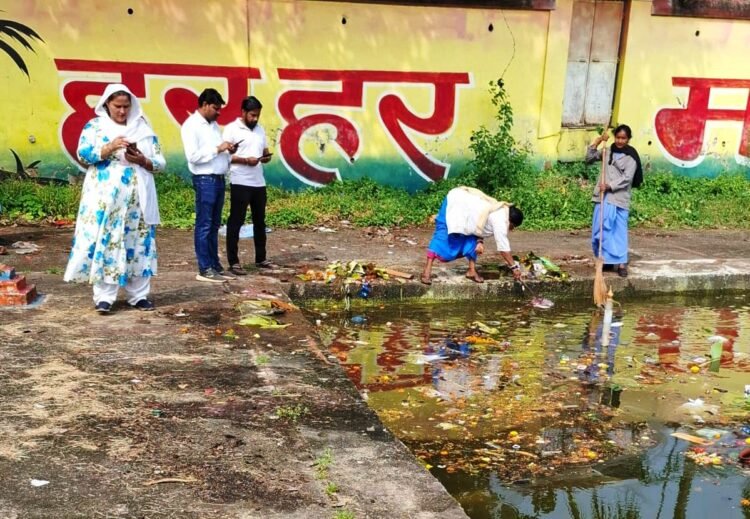 सेवा ही संकल्प एवं स्वच्छता ही सेवा अभियान के तहत तालाबों में विशेष सफाई अभियान