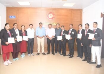 अगस्त 2026 में उत्कृष्ट टिकट चेकिंग प्रदर्शन करने वाले 09 रेलकर्मियों को मंडल रेल प्रबंधक दयानंद (DRM) ने किया सम्मानित