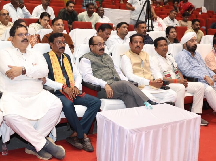 रायगढ़ में ‘नमो सेवा-अनकही कहानियां’ का मंचन, विद्यार्थियों ने दिखाई 25 वर्षों की यात्रा