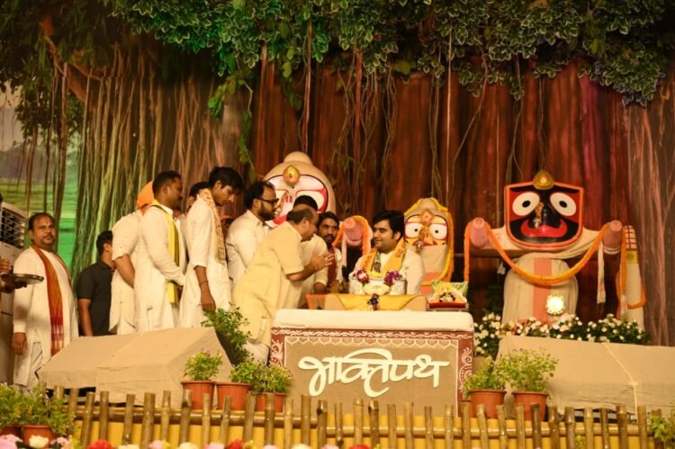 देवेन्द्र नगर में श्रीमद् भागवत कथा में शामिल हुए विधायक पुरन्दर मिश्रा, परम पूज्य इंद्रेश जी महाराज के मुखारविंद से श्रवण किया कथा का दिव्य रस