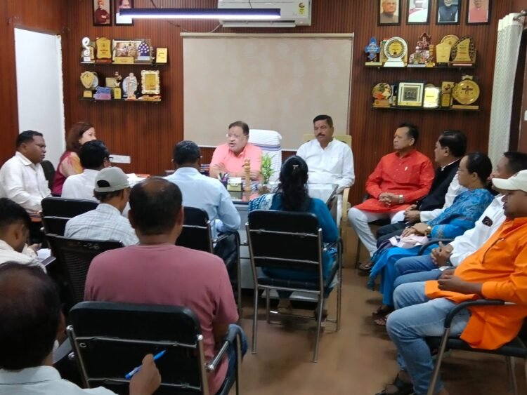 जोन-4 में विकास कार्यों की समीक्षा, विधायक सुनील सोनी ने अधिकारियों को लगाई फटकार