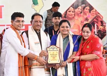 राजस्व मंत्री टंकराम वर्मा के निवास पर तीज मिलन समारोह में शामिल हुए CM साय