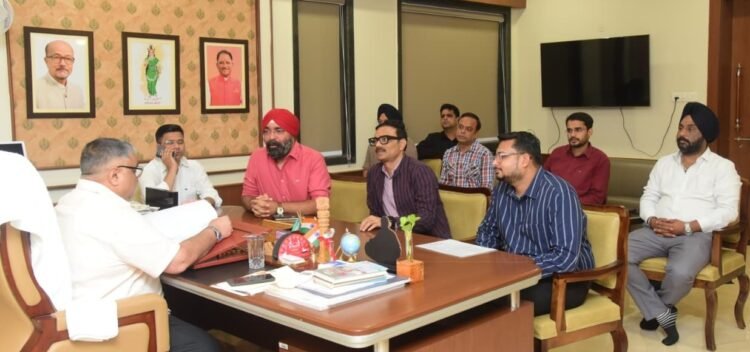छत्तीसगढ़ ट्रेवल एंड टूरिज्म एसोसिएशन के प्रतिनिधिमंडल ने पर्यटन मंत्री राजेश अग्रवाल से की सौजन्य भेंट, विश्व पर्यटन दिवस समारोह के लिए किया आमंत्रित