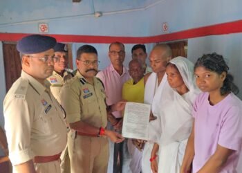 दिवंगत आरक्षक के बेटे को अनुकंपा नियुक्ति, तेरहवीं के दिन मिला नियुक्ति पत्र