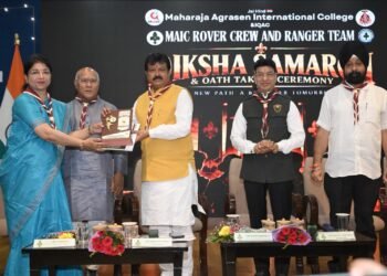 “व्यक्ति का चरित्र उसके शब्दों से नहीं, बल्कि उसके कार्यों और व्यवहार से निर्मित होता है” – संजय श्रीवास्तव’’