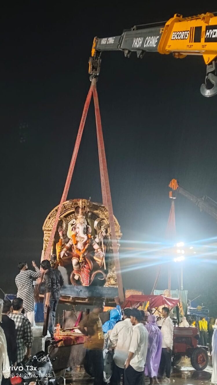 रायपुर में गणेश विसर्जन जारी, महादेवघाट के विसर्जन कुंड में 442 मूर्तियों का हुआ विसर्जन