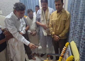 पं. दीनदयाल उपाध्याय की जयंती पर भाजपा प्रदेश अध्यक्ष किरण देव ने पुष्पांजलि अर्पित की