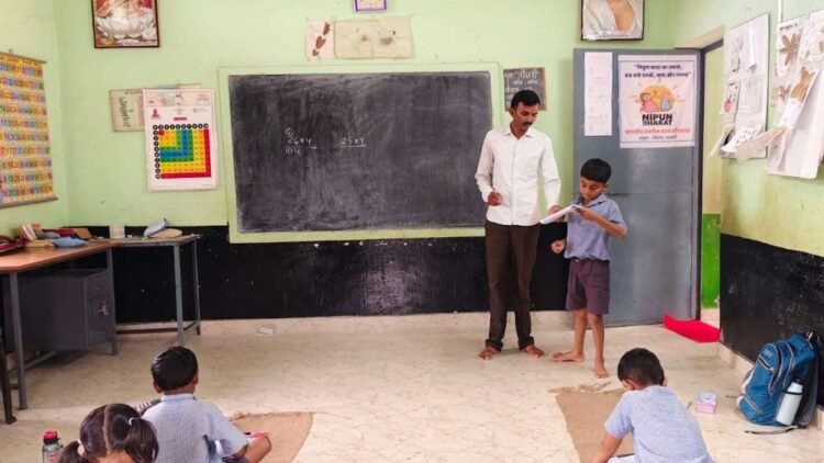 28 बच्चों से 125 तक पहुंची सरकारी स्कूल की ताकत, शिक्षक लीलाराम साहू को मिलेगा राज्यपाल सम्मान