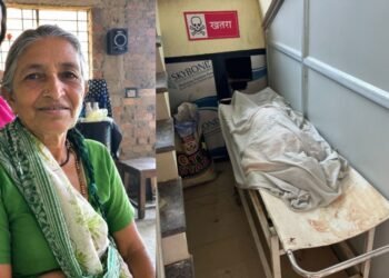 दर्शन की इच्छा अधूरी रह गई, मंदिर की सीढ़ियों पर महिला की मौत