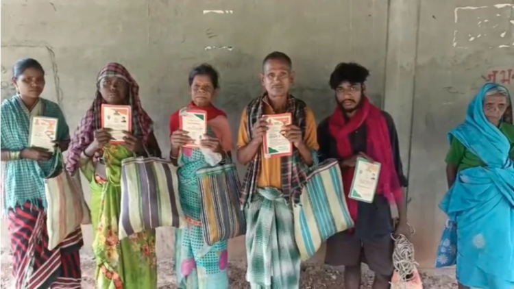 धरमजयगढ़ में राशन वितरण पर सवाल, पहाड़ी गांवों के ग्रामीण खाली हाथ लौटने को मजबूर