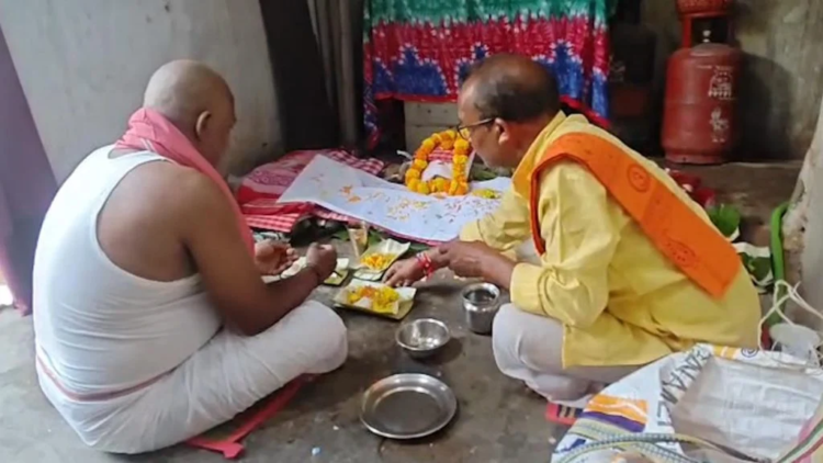 जगदलपुर में जिंदा बेटी का पिता ने किया पिंडदान, प्रेमविवाह और धर्म परिवर्तन के बाद तोड़ा रिश्ता