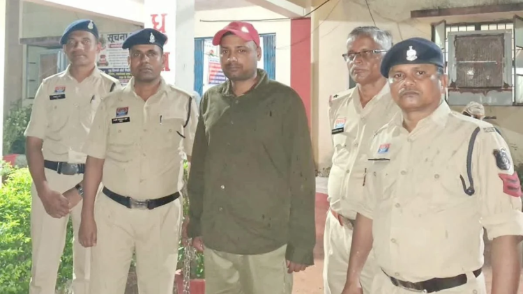 धमतरी में फर्जी ACB अधिकारी बनकर लूट, फरार आरोपी चढ़ा पुलिस के हत्थे