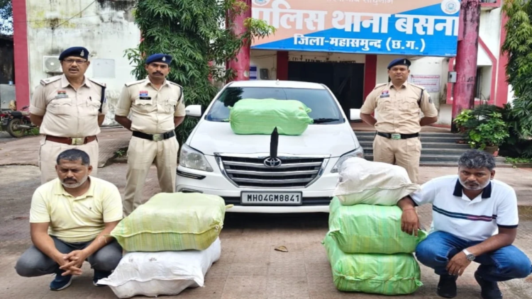 इनोवा में 132 किलो गांजा बरामद, दो तस्कर गिरफ्तार; 81.20 लाख का माल जब्त