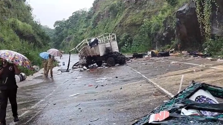 बालोद में भीषण सड़क हादसा, पिकअप-ट्रक की टक्कर में 5 युवकों की मौत; 5 घायल