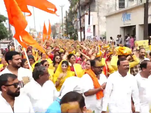 देवेंद्र नगर मंडी ग्राउंड में श्रीमद्भागवत कथा शुरू, निकली भव्य कलश यात्रा
