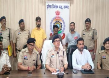 रायगढ़ में लकड़ी तस्करी के इंटरस्टेट सिंडिकेट का भंडाफोड़, 3 गिरफ्तार; गोदाम से 188 लट्ठे जब्त