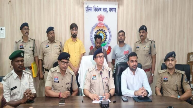 रायगढ़ में लकड़ी तस्करी के इंटरस्टेट सिंडिकेट का भंडाफोड़, 3 गिरफ्तार; गोदाम से 188 लट्ठे जब्त