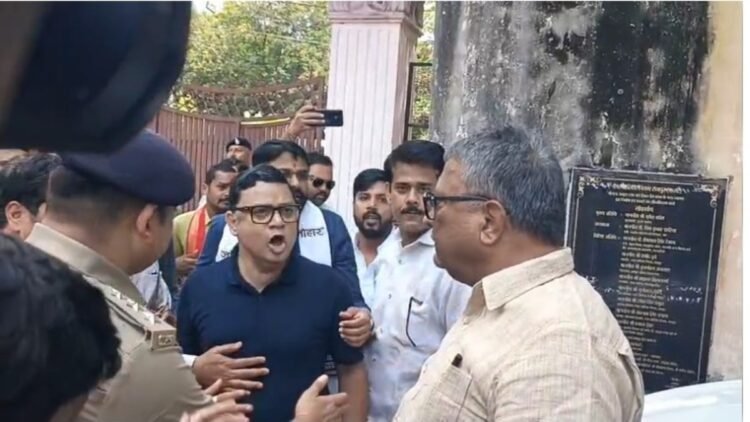 PM आवास पर भूपेश बघेल- विजय शर्मा में तीखी बहस, प्रेस क्लब के बाहर भिड़े BJP-कांग्रेस कार्यकर्ता